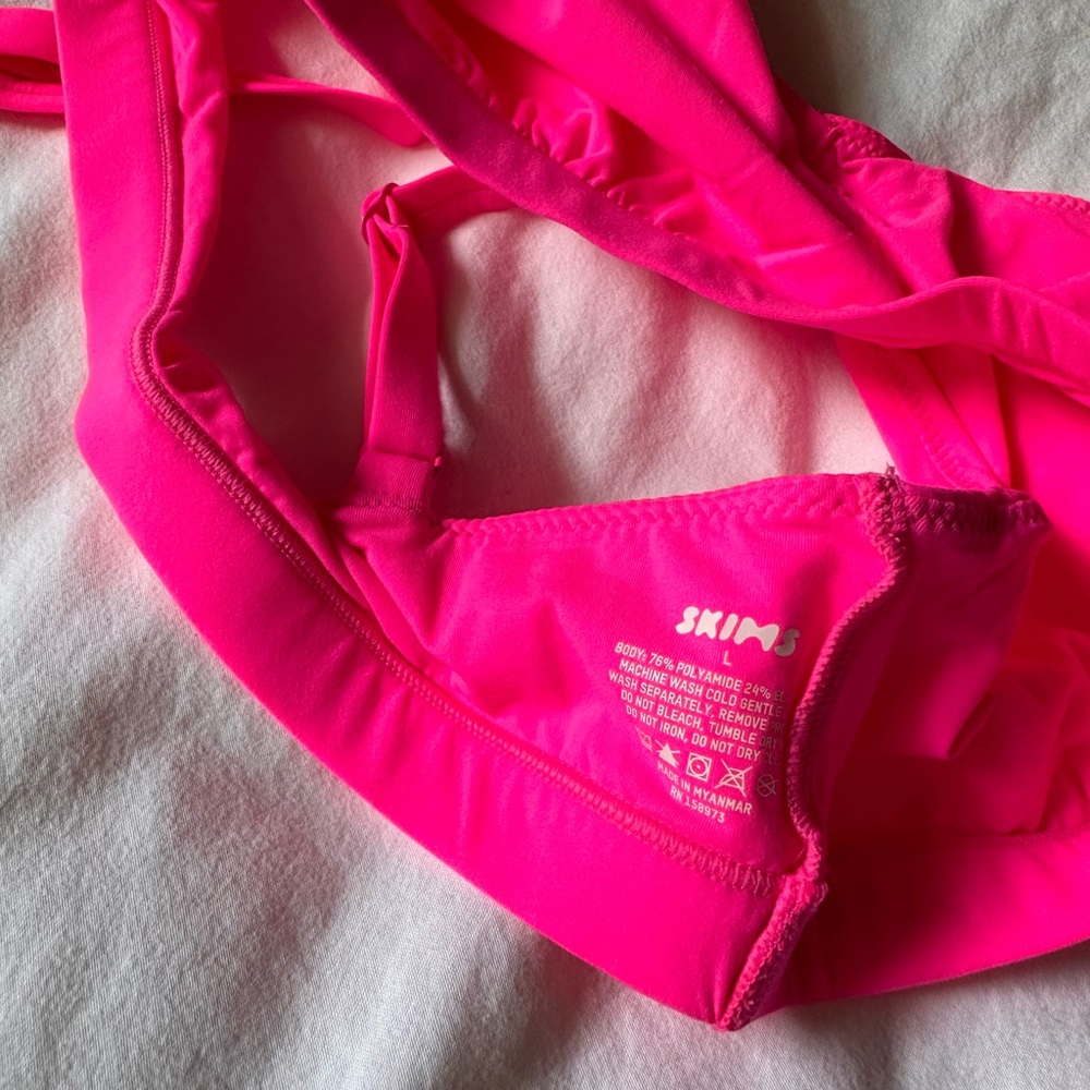 Neon pink skims fits everybody triangle bralette - Picture 4 of 4